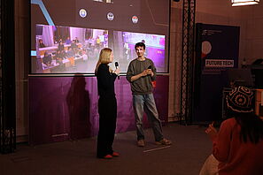 die Moderator*innen bei der Arbeit