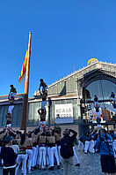 Foto der katalanischen "Castells" - Menschentürme, die aus mehreren Schichten von Personen, den sogenannten Castellers bestehen. 