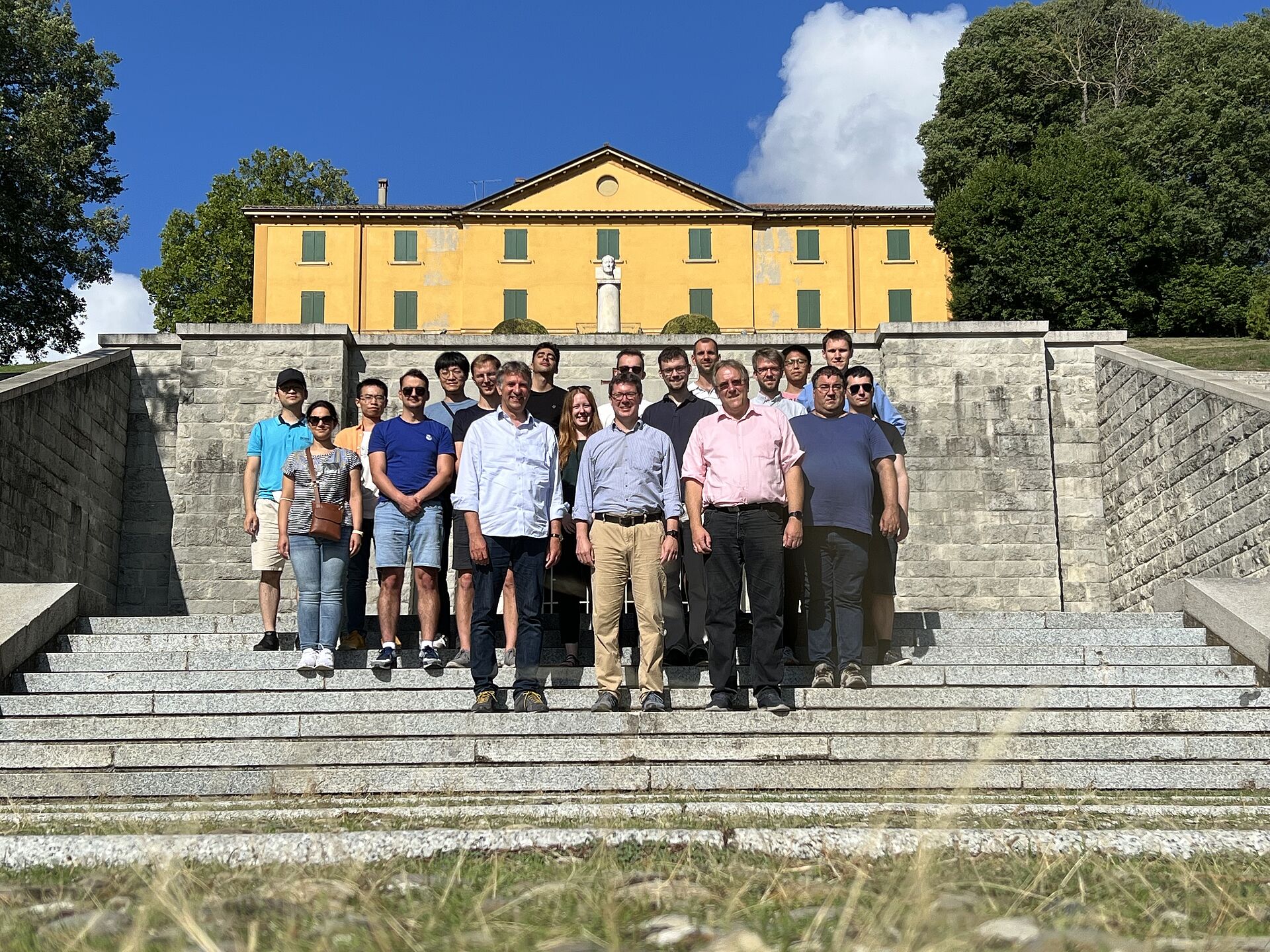 Gruppenfoto vor dem Marconi-Museum