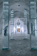 Die Eingangshalle des Eishotels in Jukkasjärvi, im schwedischen Teil von Lappland.