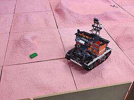 Der Lego Rover auf der Suche nach dem Stein