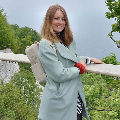 Das Bild zeigt Alumna Dana Tholen.