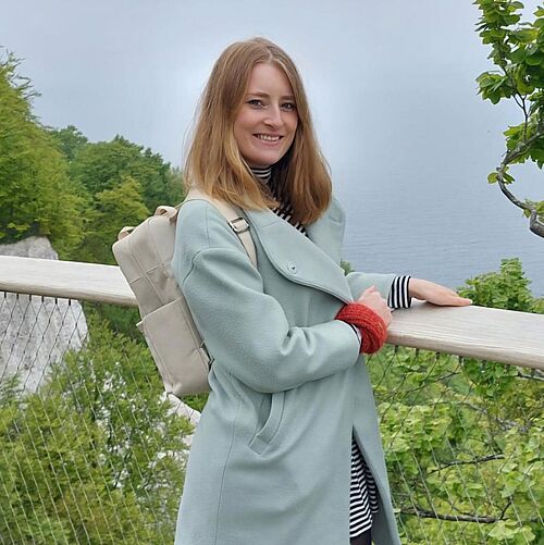 Das Bild zeigt Alumna Dana Tholen.