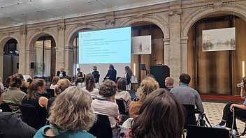 Dr. Esther Greussing WissKomm