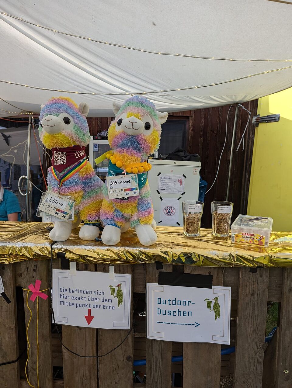 LEOnie und JOEhannes an der Bar auf dem Hacken Open Air 2::24