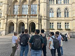 TN vor dem Altstadtrathaus in Braunschweig