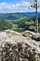 Blick vom Hausstein über ein österreichisches Tal.