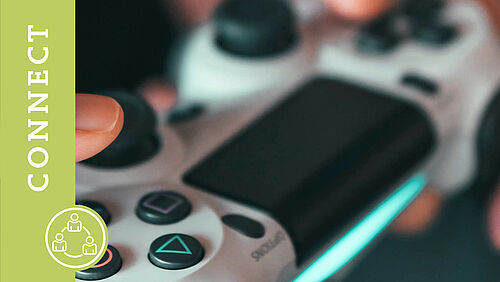 Ein Gaming Controller in der Nahaufnahme. 
