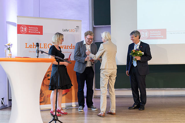 Übergabe des LehrLEO-Awards an Dr. Marcus Friedrich