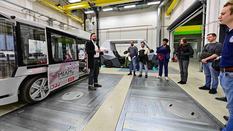 Infoabend für Studierende der Fahrzeugtechnik am NFF am 28.01.2026: Vorstellung autonomer Versuchsträger im IfF-Prüfstand