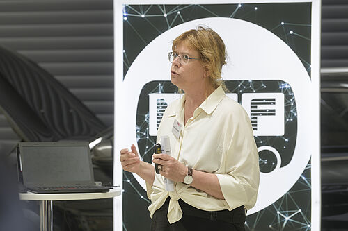 Porträtaufnahme Professorin Simona Kauffeld im NFF-Technikum