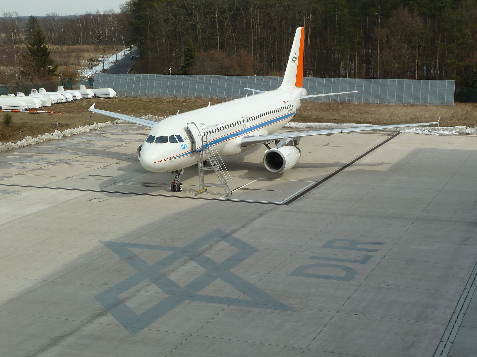 DLR Forschungsflugzeug ATRA und Arbeitsplätze der Experimentatoren