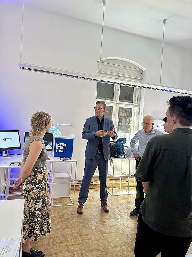 Politischer Besuch im FOES