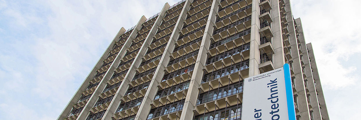 Das Elektrotechnik-Hochhaus an der Hans-Sommer-Straße 