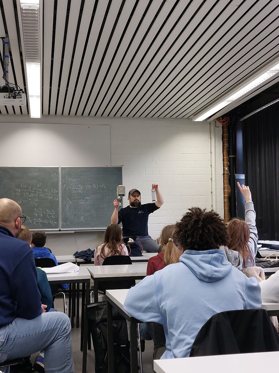 Besuch der Sally-Perel-Gesamtschule im LWI