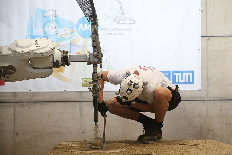 In einem Pilotprojekt haben die Forschenden die Arbeit auf einer digitalen Baustelle mit der Arbeit auf einer herkömmlichen Baustelle verglichen. 