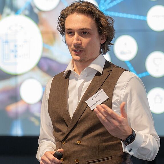 Das Foto zeigt Alumnus Justus Beste.