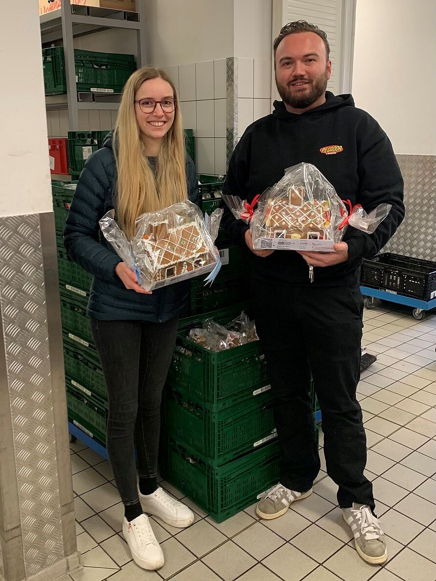 Übergabe der Lebkuchenhäuser