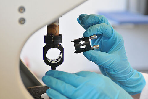 Detail: DMA-Probenhalter mit drei Ringen