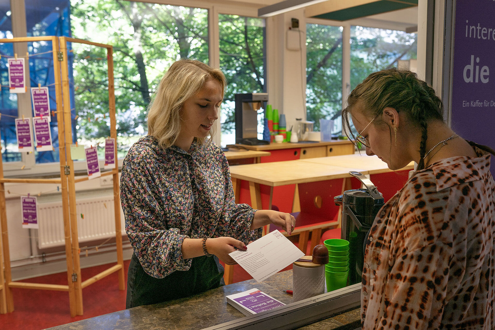 Foto zu dekorativem Zweck: Wissenskiosk im TU Altgebäude