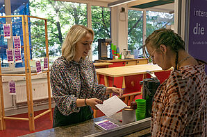 Foto zu dekorativem Zweck: Wissenskiosk im TU Altgebäude