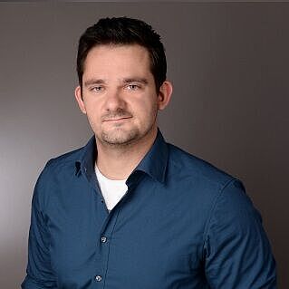 Das Foto zeigt Alumnus Dennis Ebeling.