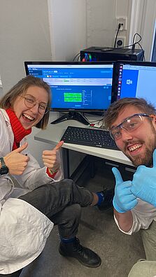 Students having fun with ONT sequencing