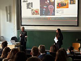 Prof. Dr. Kohse-Höinghaus beantwortet Fragen unter Moderation von Prof. Federica Ferraro