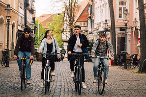 Students cycle through the Magniviertel.