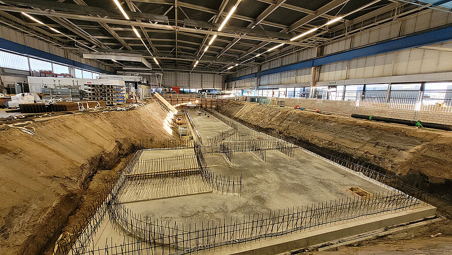 Anfang des Jahres wurde die Betonsohle gegossen. 