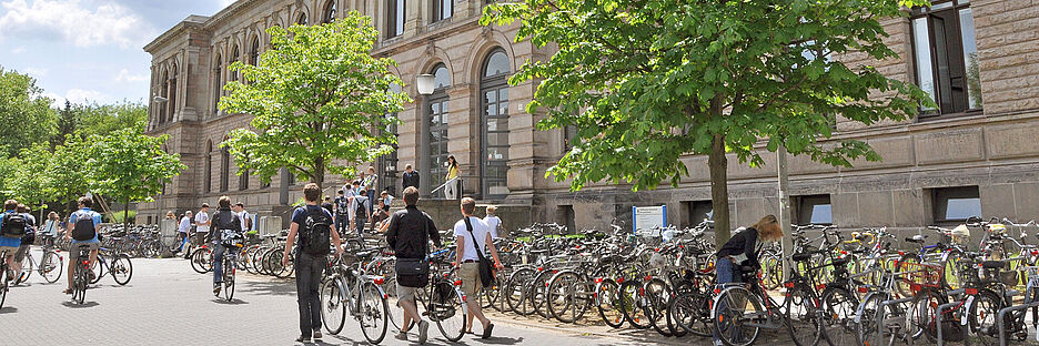 Whole view on the Altgebäude - the Historic Main Building