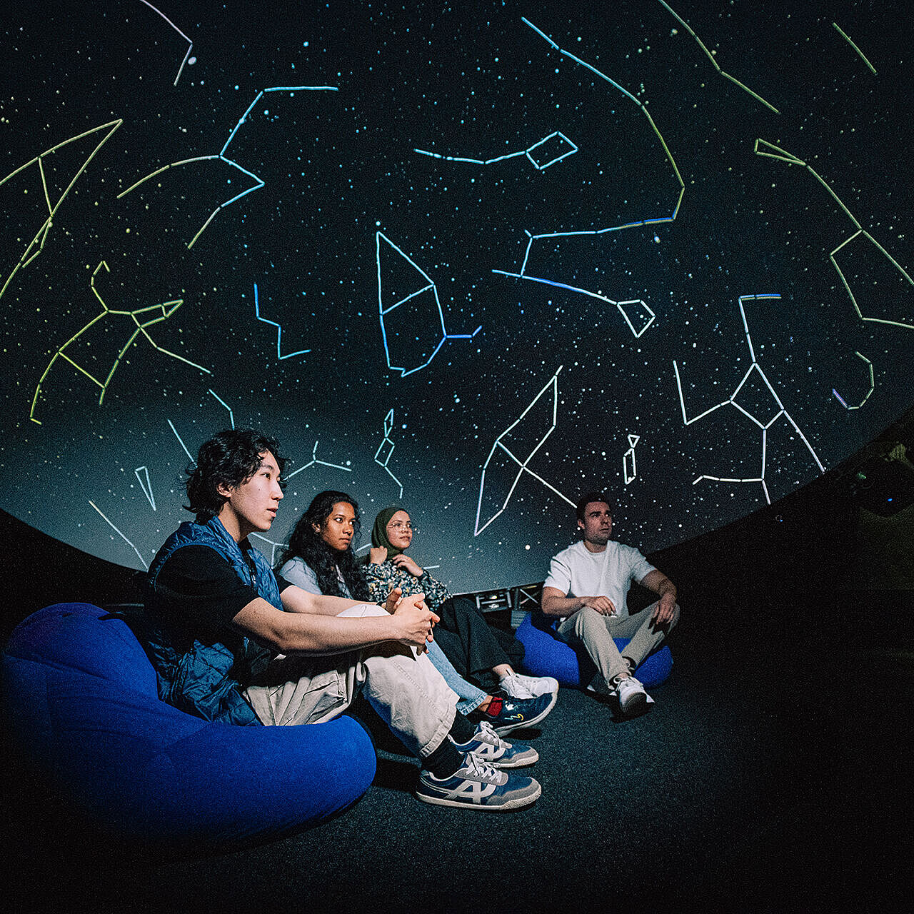 Studierende im ICG-Dome der TU Braunschweig