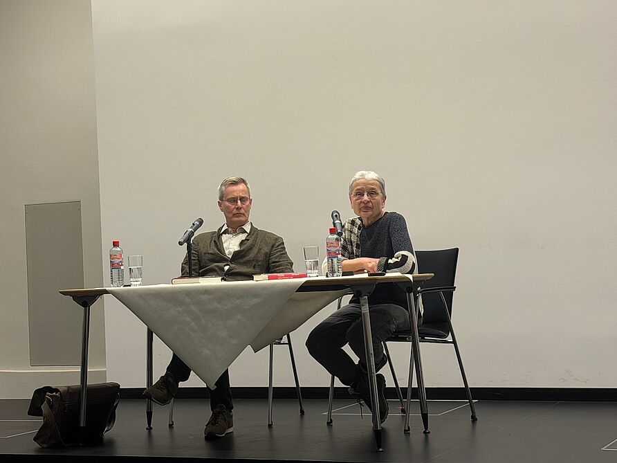 Das Bild zeigt Ute Daniel und Dirk van Laak auf der Leipziger Buchmesse 2026.