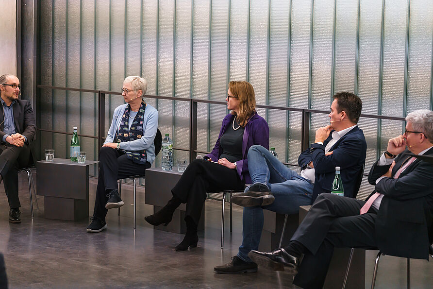 Podiumsdiskussion "Warum auf den Gipfel? Ein Gespräch über Mathematik zwischen Grundlagenforschung und Anwendungsmächtigkeit"