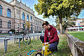 Messung des Grundwasserstands mit einem Kabellichtlot auf dem Zentralcampus der TU Braunschweig 