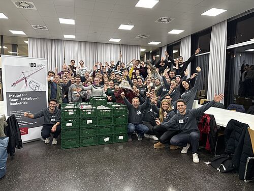 Gruppenbild Projektteam mit Lebkuchenhäusern