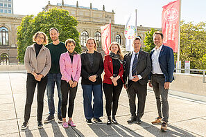 TU President Angela Ittel, Prof. Peter Hecker, Vice President for Research, with the team from the SE²A Cluster of Excellence.