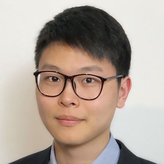 Das Portraitfoto zeigt den Alumnus Zexuan Xu