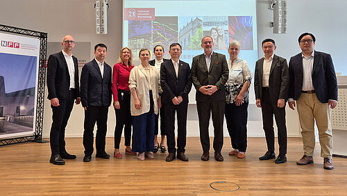 Bildunterschrift: Die Delegation der Tongji Universität wurde am NFF wilkommen geheißen. V.r.n.l: Prof. Liming Cai, Wen Yin, Dr. Ute Kopka, Prof. Manfred Krafczyk, Prof. Shouen Fang, Dr. Anna Lux, Prof. Vanessa Miriam Carlow, Nadine Pieper, Prof. Zhendong Wang, Olaf Mumm. 