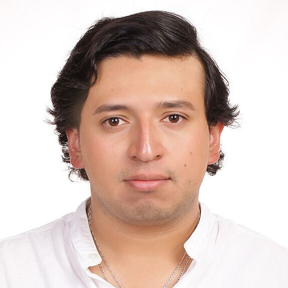 Das Foto zeigt Alumnus Everardo Oviedo.