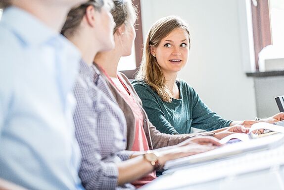 Studierende im Seminarraum