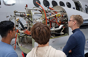 Besuch im Hangar von Aerodata AG