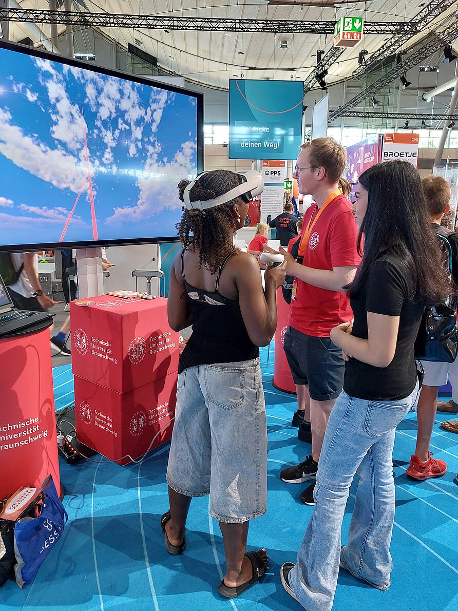 Schülerinnen beim Projekt Immersive Coastline