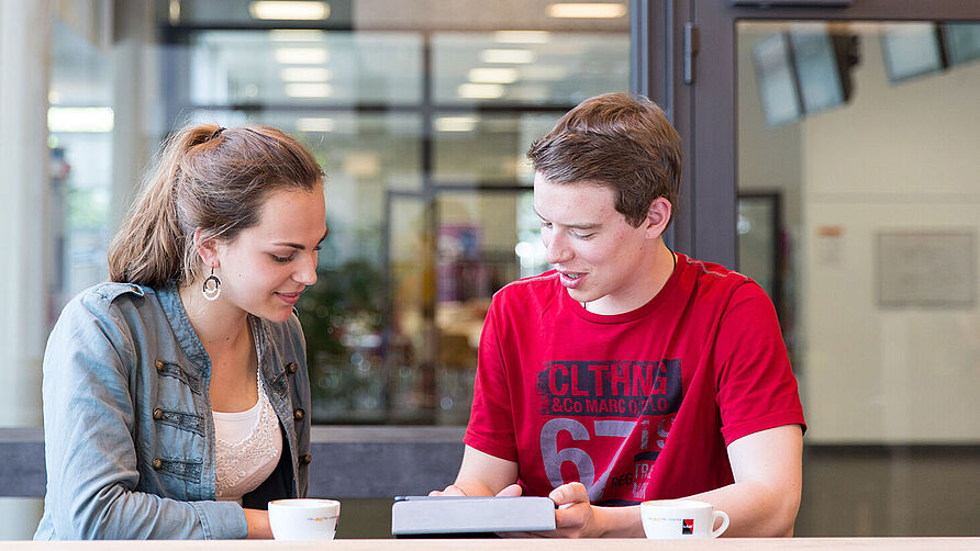 Studierende in der 9bar