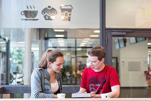 Studierende in der 9bar