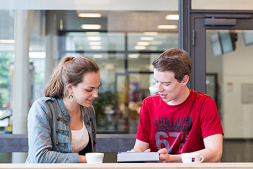 Studierende in der 9bar