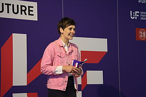 Die Moderatorin des UFF