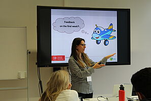 Prof. Ferraro bei der Begrüßung der Teilnehmenden