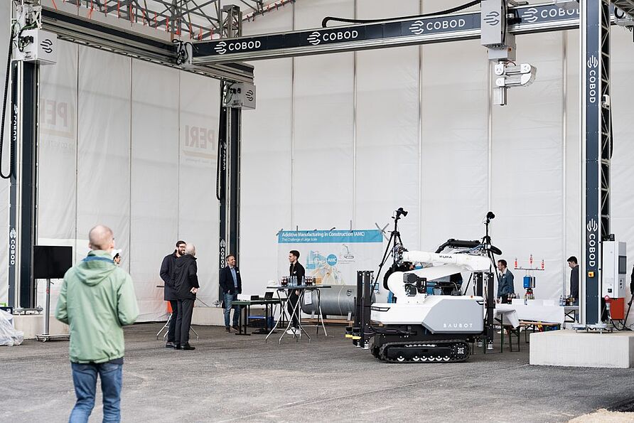 Auf der Digitalen Baustelle wurden die Besucher*innen an verschiedenen Stationen informiert. 