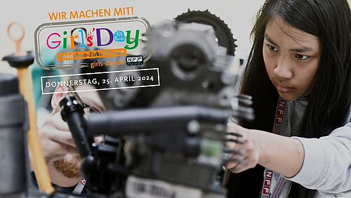 Schülerin arbeitet an einem Verbrennungsmotor - Girls Day am NFF